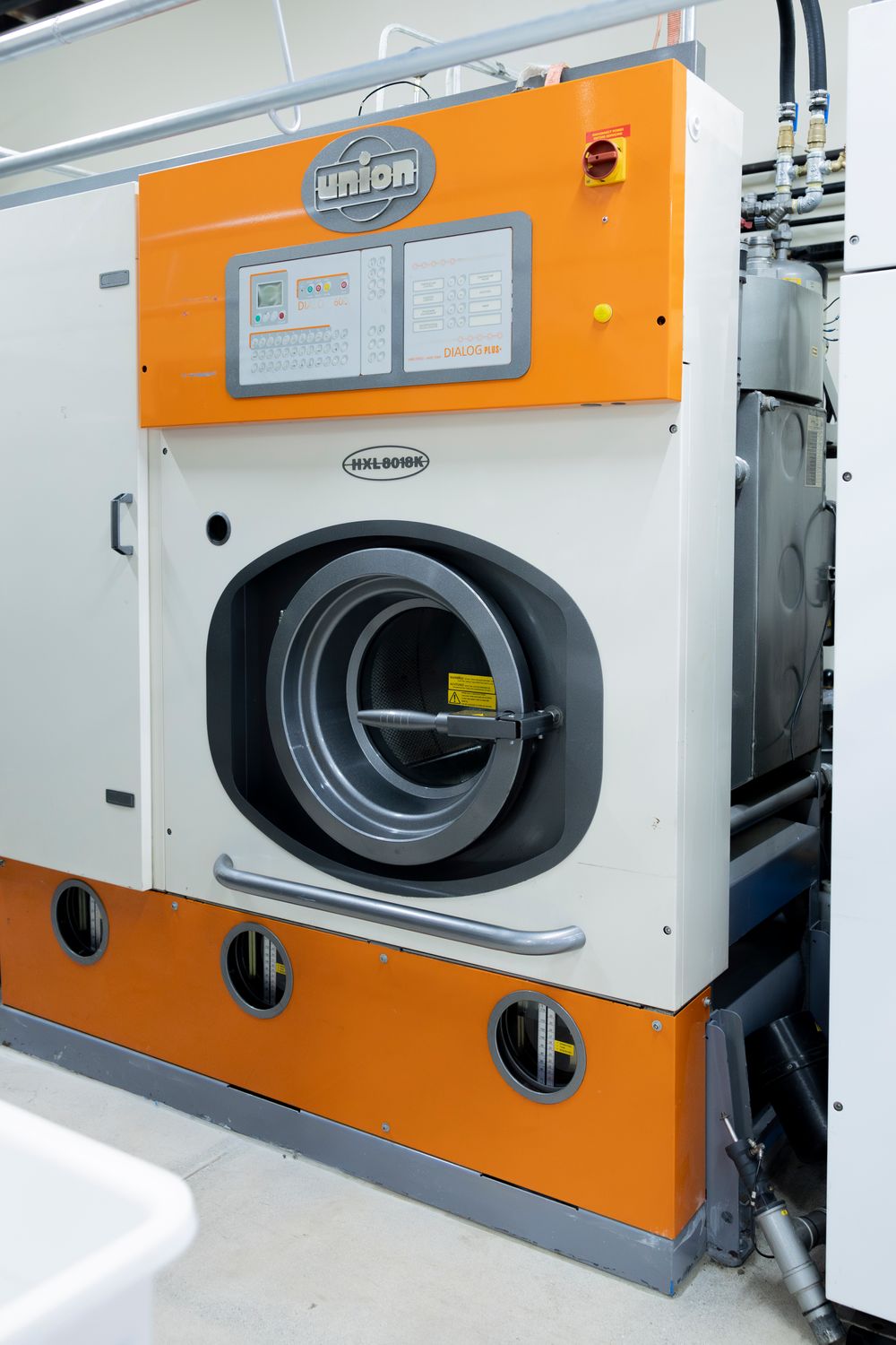 Dry cleaning machine